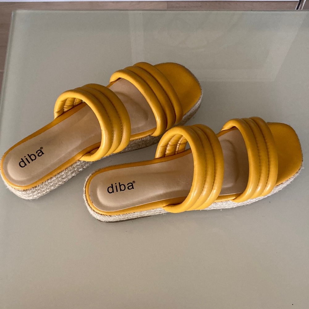 Diba Espadrille Sandals size 8 yellow